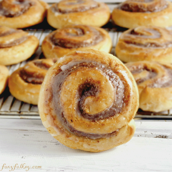 Get ready to be addicted to these traditional south-west German pastry, equivalent to cinnamon rolls but also so much different as it has ground hazelnuts or almonds for fillings! | www.foxyfolksy.com