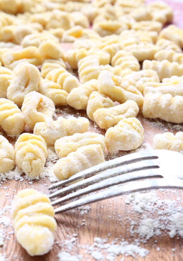 Learn how to make Gnocchi the fast and easy way. | www.foxyfolksy.com