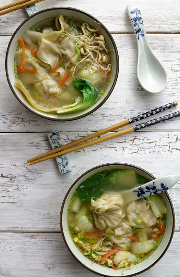 Try this easy recipe for wonton soup. A Chinese dumpling classic with pork and prawns! | www.foxyfolksy.com 