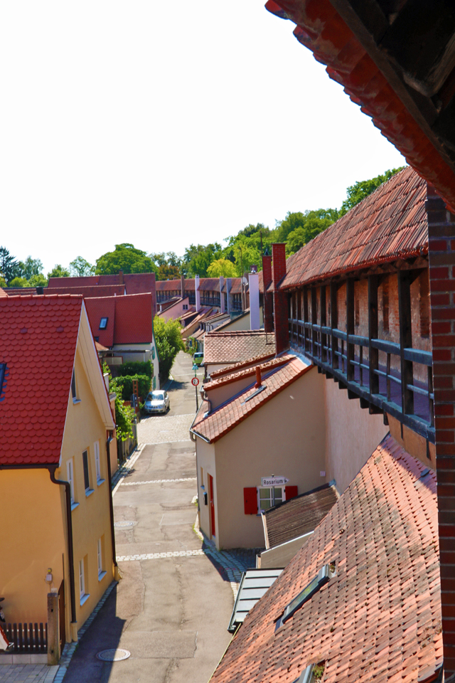 Nördlingen – A quaint walled medieval city unknown to many tourists...