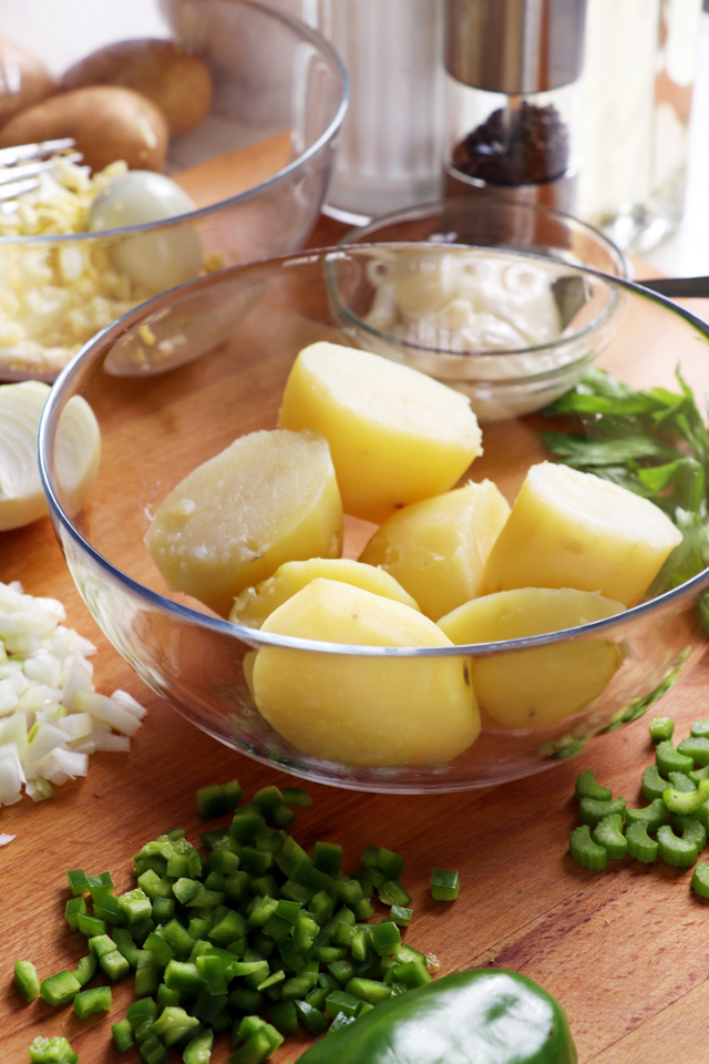 Get this easy classic potato salad recipe made creamy and tasty with mayonnaise, hard-boiled eggs, mustard, onions, bell peppers and celery. | www.foxyfolksy.com 