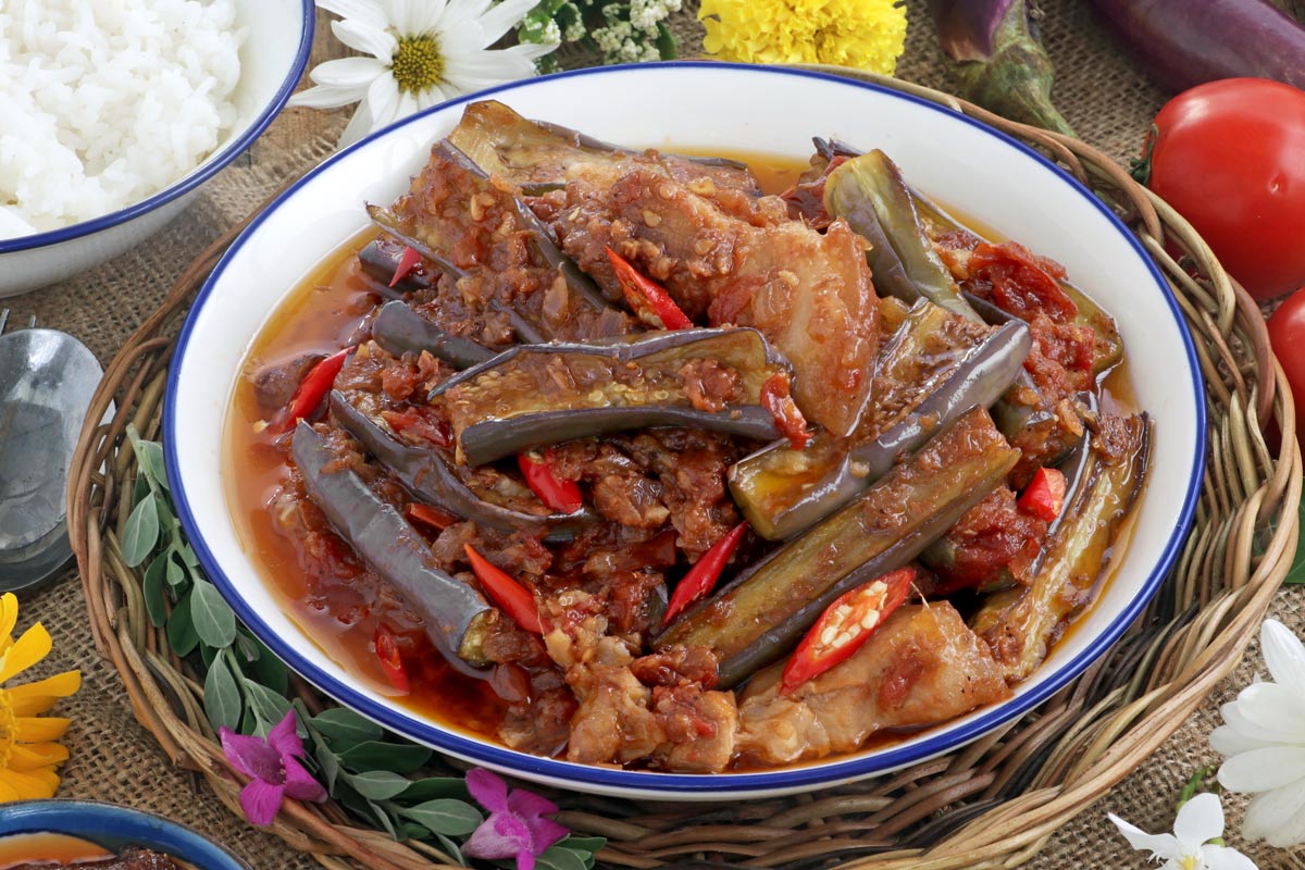 Binagoongang Talong made with fried eggplant and pork belly slices sautéed in shrimp paste and tomatoes.