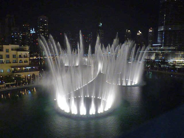 Dubai Dancing Fountain