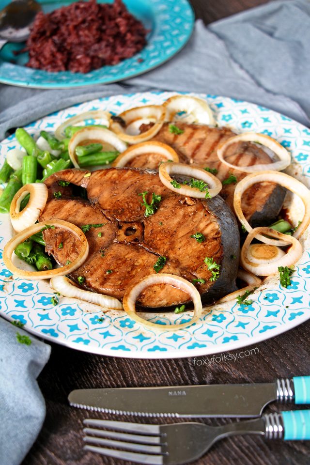 Try this fish steak recipe using Mackerel or Tuna fish, some soy sauce, lemon juice and onions! | www.foxyfolksy.com