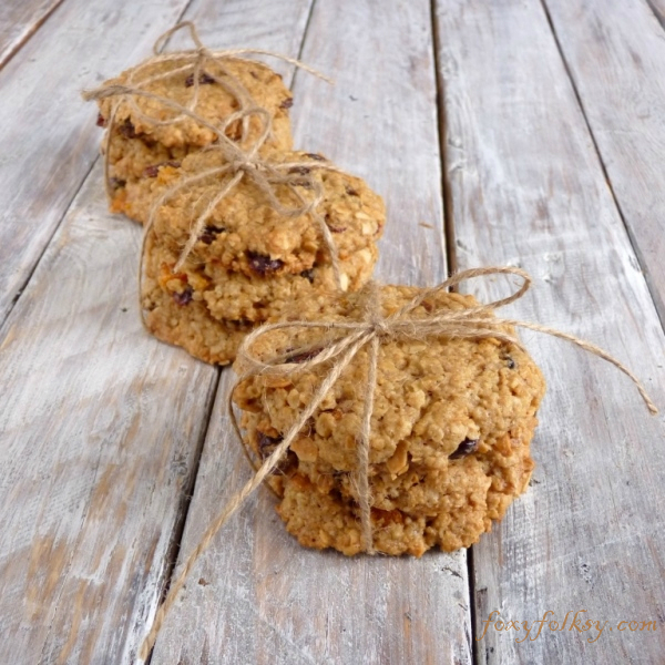 Crunchy and chewy Oatmeal Cookies, with nuts and dried fruits. | www.foxyfolsy.com