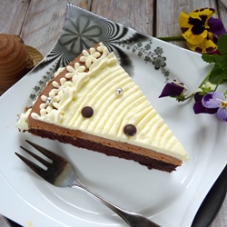 Try this easy chocolate mousse cake recipe. Deliciously light and creamy! | www.foxyfolksy.com