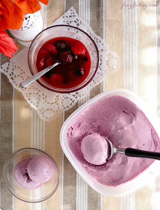 Here is a simple way to make ice cream without using ice cream maker. This ice cream recipe is not too sweet and a bit tart as it uses yogurt. Perfect to beat the summer heat! | www.foxyfolksy.com