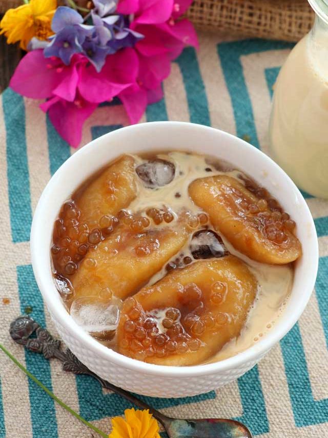 Minatamis na Saging with ice, tapiocal pearls and milk in a bowl