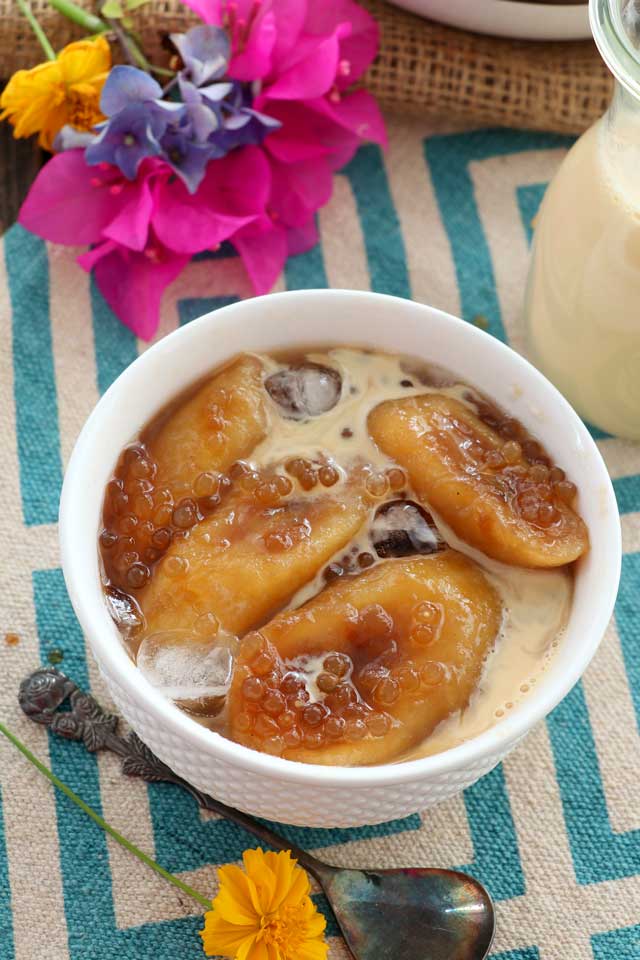 Minatamis na Saging with ice, tapiocal pearls and milk in a bowl