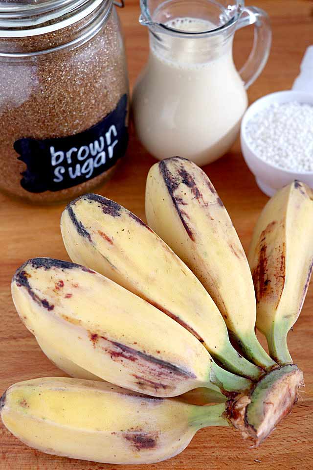 Ripe saba bananas with brown sugar, milk and tapioca pearls 
