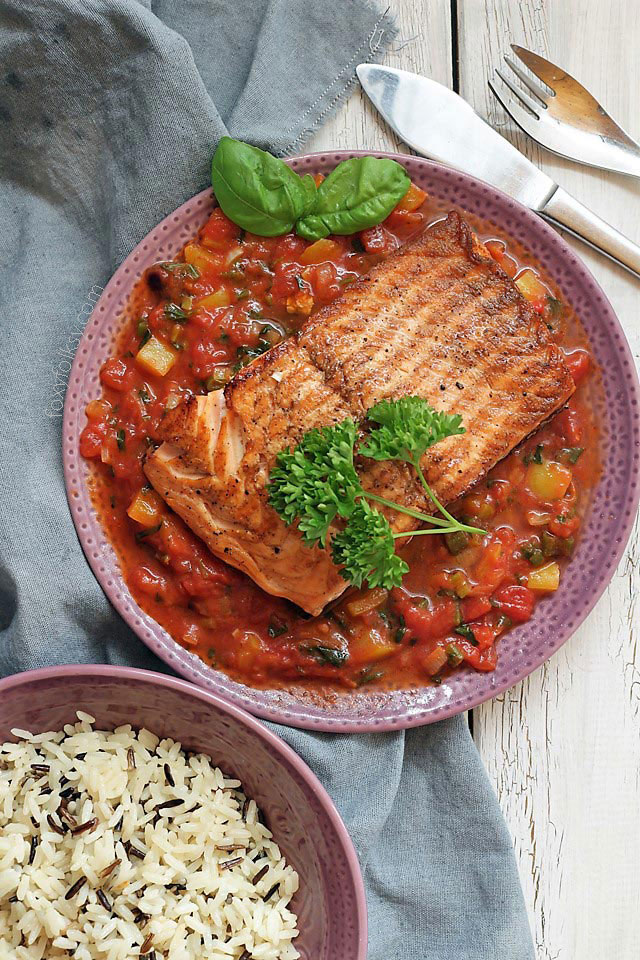 Try this quick and easy recipe of Pan-seared Salmon with tomato-basil sauce. | www.foxyfolksy.com