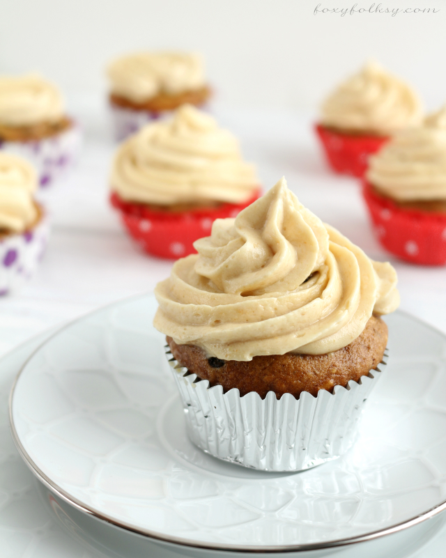 Try this banana cupcake topped with peanut butter and caramel buttercream frosting. Banana cupcake so moist and the frosting so light, creamy and not too sweet. | www.foxyfolksy.com