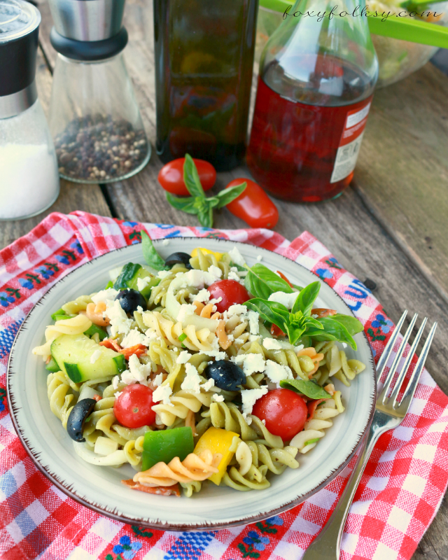 Looking for the perfect summer salad? Try this easy Greek pasta salad with fresh and crisp veggies tossed in aromatic Greek dressing and tangy feta cheese. | www.foxyfolksy.com