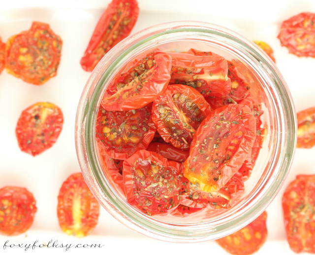 If you are looking for a healthier snack, these oven-dried tomatoes are exactly the thing you should try. It is easy to make and tastes too good. | www.foxyfolksy.com