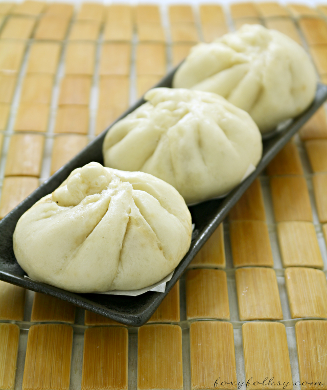 Try this easy recipe for Siopao - Asado (Steamed buns with chicken Asado filling). It also includes a video for the instructions. | www.foxyfolksy.com