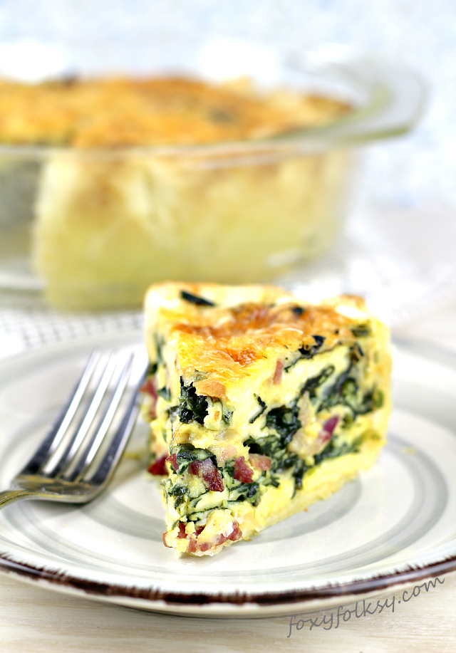 This is really super quick and easy spinach quiche recipe with some bacon added and lots of cheese for a savory treat.Try it now! | www.foxyfolksy.com