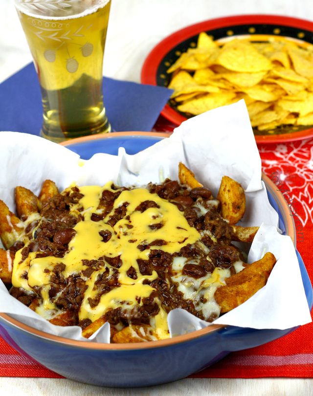 Try this meaty, very cheesy and slightly spicy Chili Cheese Fries or Potato Wedges. It is so easy to make and is done in a jiffy. | www.foxyfolksy.com