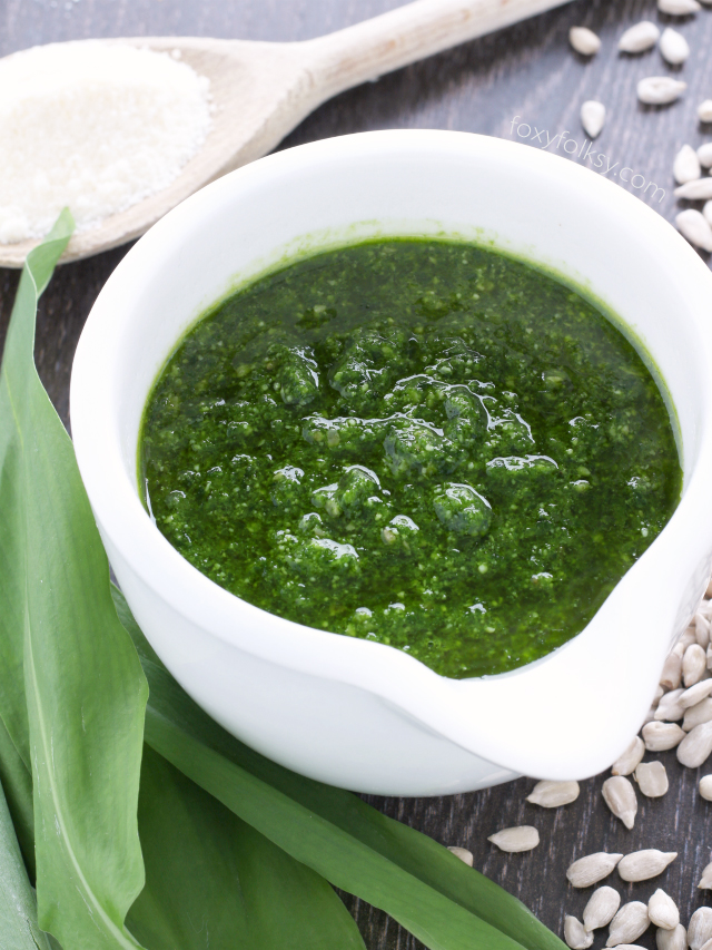 Nutty and garlicky Wild Garlic Pesto. Simply perfect for making pasta, adding flavor to your fish, lamp or beef or simply spreading on your favorite bread. | www.foxyfolksy.com