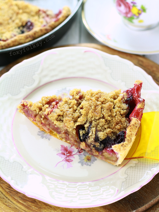 This rhubarb pie is the bomb! Exploding with tartness and sweetness in every bite. Serve it topped with whipped or ice cream and it is irresistible. | www.foxyfolksy.com 