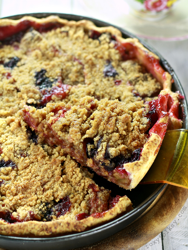 This rhubarb pie is the bomb! Exploding with tartness and sweetness in every bite. Serve it topped with whipped or ice cream and it is irresistible. | www.foxyfolksy.com 