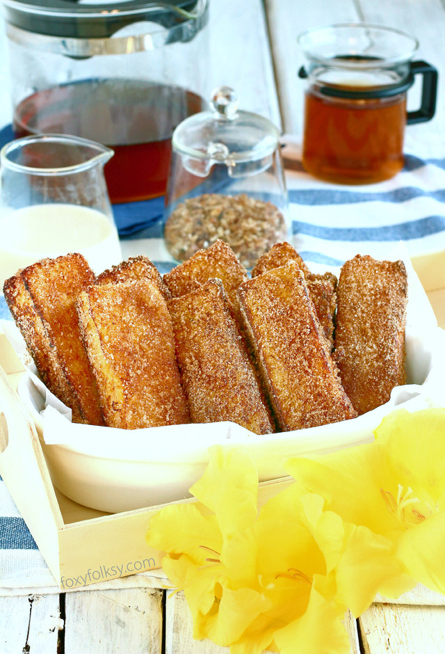 No more soggy french toasts! I am pretty sure you will love these yummy cinnamon french toast sticks! Quick and easy to make, perfect for breakfast! | www.foxyfolksy.com