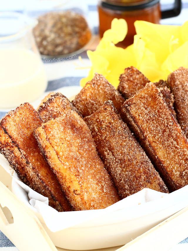 No more soggy french toasts! I am pretty sure you will love these yummy cinnamon french toast sticks! Quick and easy to make, perfect for breakfast! | www.foxyfolksy.com