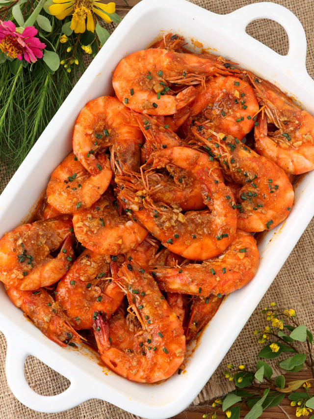 prawns cooked in spicy crab paste sauce