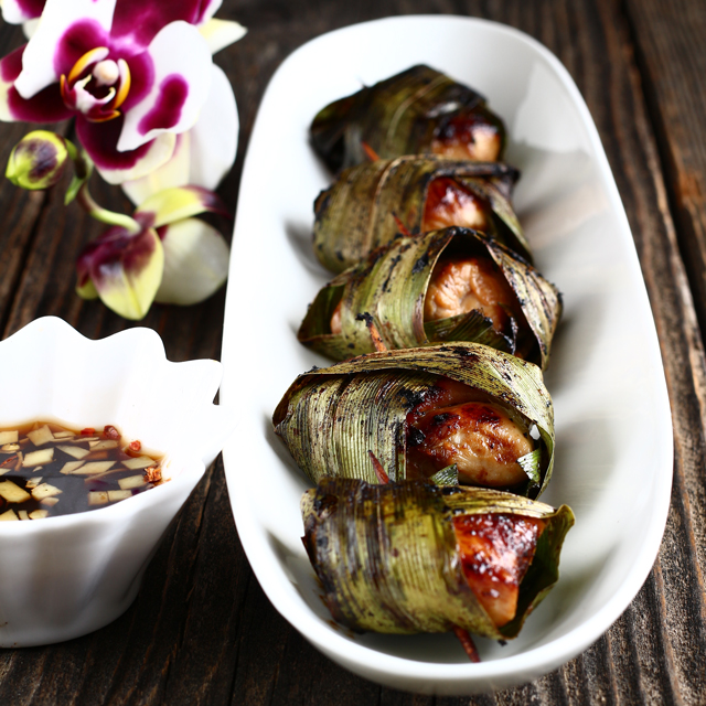 You've got to try this aromatic and savory Thai pandan chicken recipe! Gai haw bai toey is a Thai dish of fried chicken wrapped in pandan leaves. | www.foxyfolksy.com