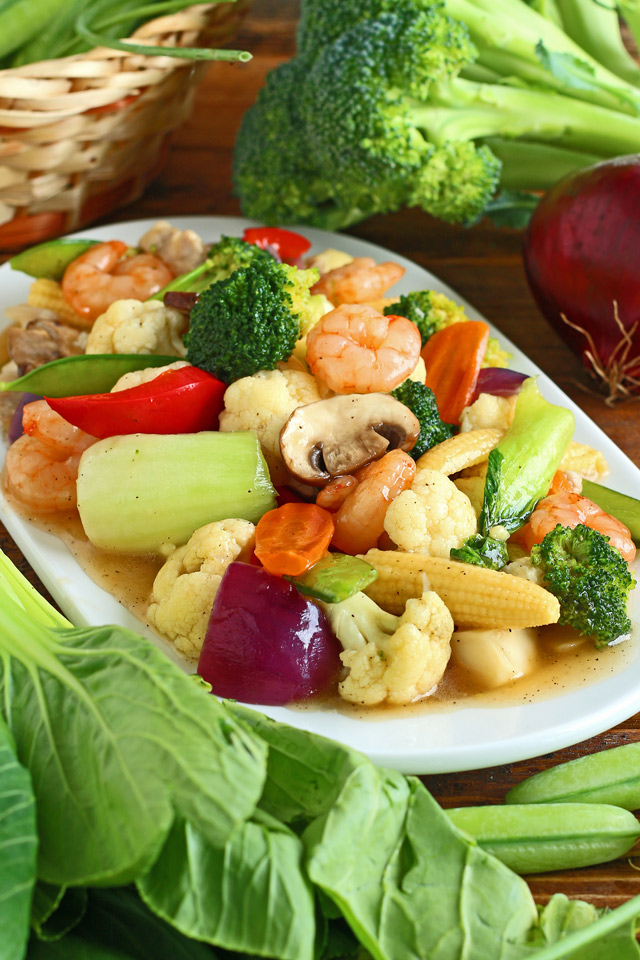 Chop Suey served in a plate.