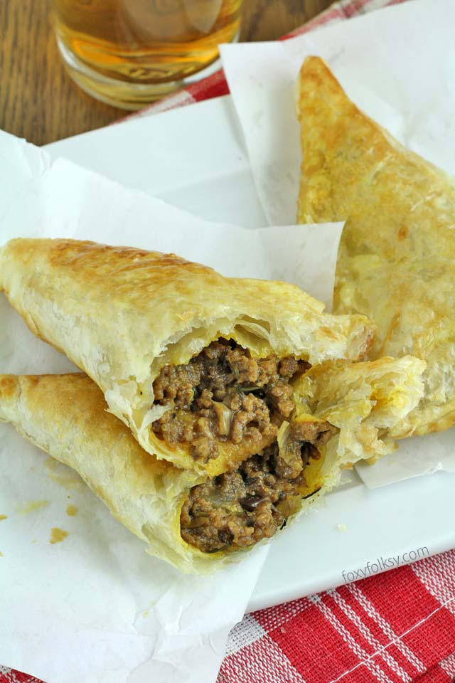 Get this easy and yummy recipe for Spicy Beef Jamaican Patties. Simply delicious! | www.foxyfolksy.com