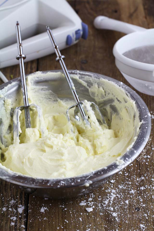 Try this quick and easy recipe for sturdy cream cheese frosting. | www.foxyfolksy.com