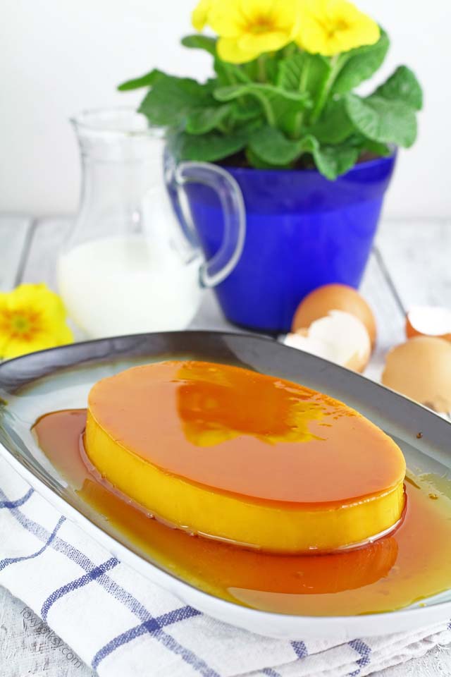 Learn the secret to a perfectly smooth and creamy Leche Flan. Get recipe here! | www.foxyfolksy.com