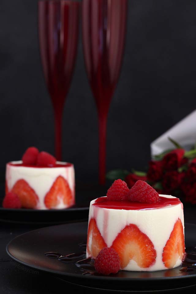 Make this lovely and super easy Panna Cotta for Valentine's Day! Romantically delicious! | www.foxyfolksy.com