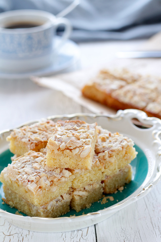 Try this easy recipe for Caramel bars with cashew nuts. | www.foxyfolksy.com 