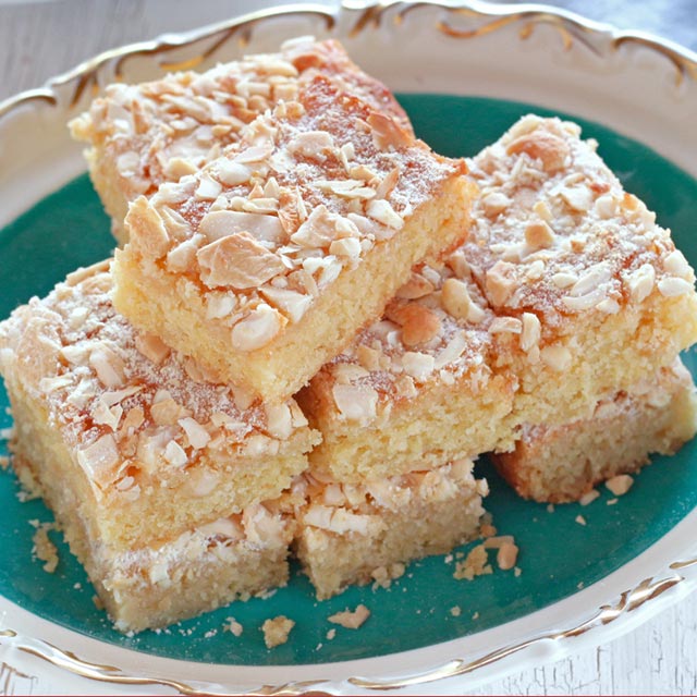 Try this easy recipe for Cashew Caramel Bars with cashew nuts. | www.foxyfolksy.com