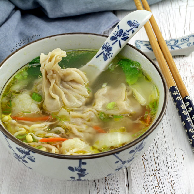 Try this easy recipe for wonton soup. A Chinese dumpling classic with pork and prawns! | www.foxyfolksy.com