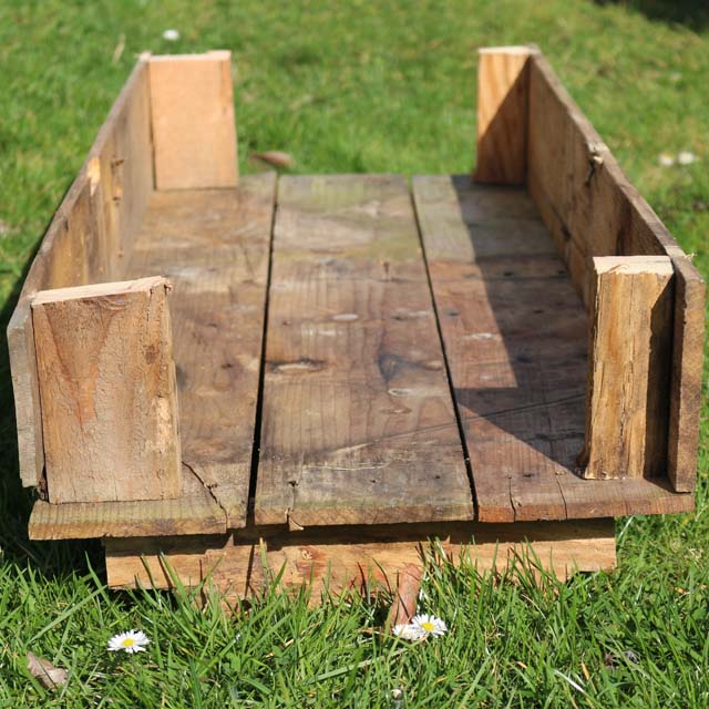 Easy DIY Elevated Planter Box from Pallet. | www.foxyfolksy.com