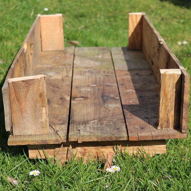 Easy DIY Elevated Planter Box from Pallet. | www.foxyfolksy.com