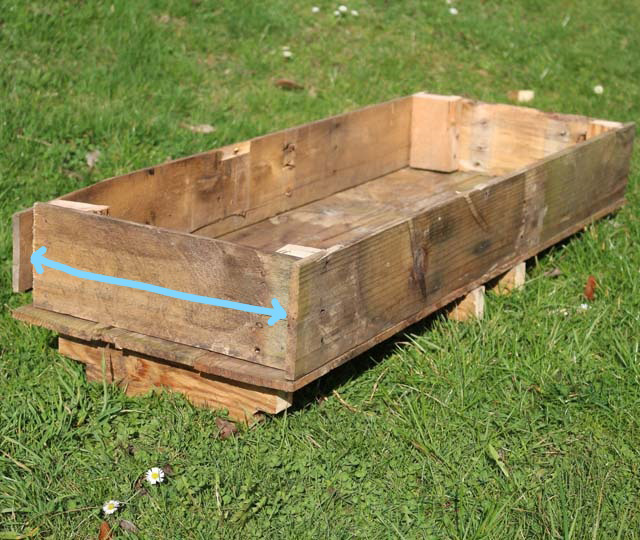 Easy DIY Elevated Planter Box from Pallet. | www.foxyfolksy.com