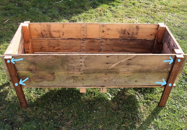 Easy DIY Elevated Planter Box from Pallet. | www.foxyfolksy.com