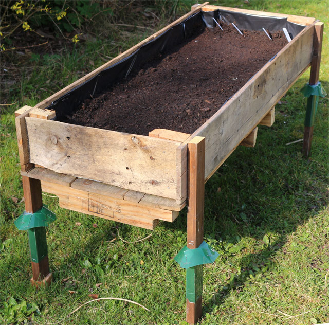 Easy DIY Elevated Planter Box from Pallet. | www.foxyfolksy.com