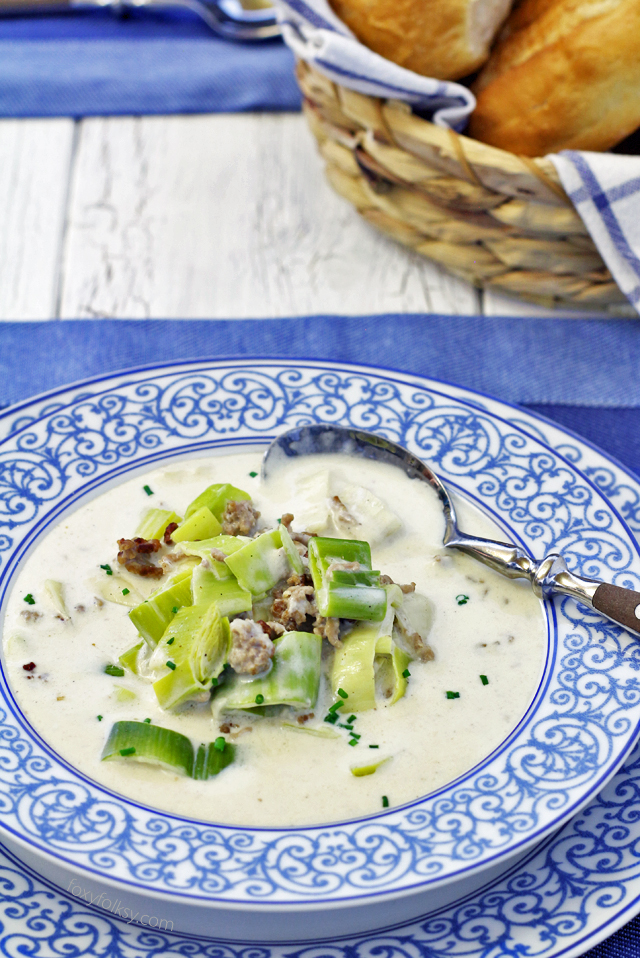 Try this delicious and creamy German Käsesuppe or leek cheese soup. With sauteed ground meat and blue cheese. | www.foxyfolksy.com 
