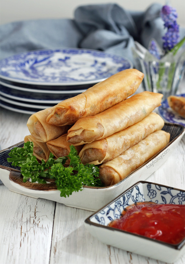 Try this yummylicious Cheesy Spicy Tuna Spring Rolls! | www.foxyfolksy.com 