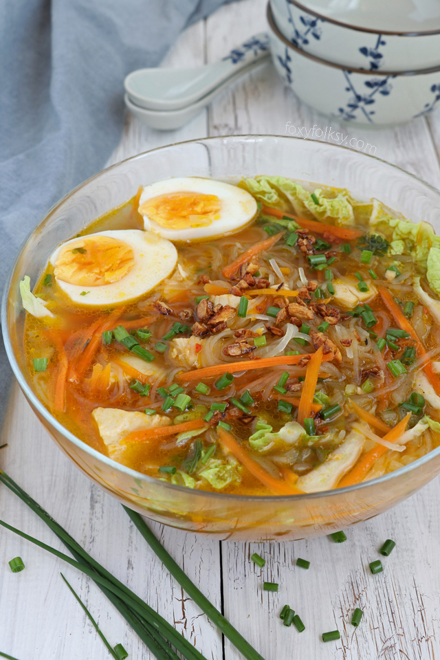 Try this Chicken Sotanghon Soup. A tasty and immune-boosting Filipino chicken soup with slippy cellophane noodles. | www.foxyfolksy.com