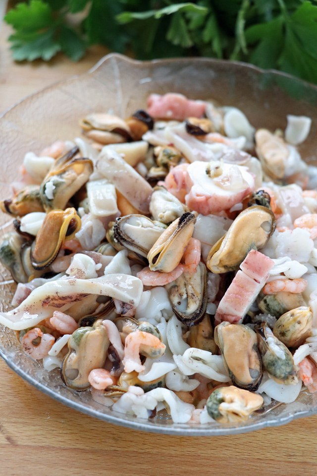 Try this seafood pasta recipe for a quick and easy, delicious pasta dish. | www.foxyfolksy.com