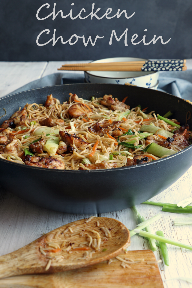 Try this all-in-one dish, Chicken Chow Mein! Deliciously flavorful and so easy to make! | www.foxyfolksy.com 