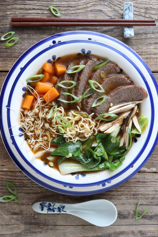 Get it while it's hot! This Spicy Beef Ramen is so good and really easy to make. | www.foxyfolksy.com