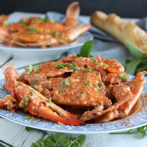 Get this easy and simple recipe for Chili Crab that has the perfect blend of sweet and spicy! | www.foxyfolksy.com