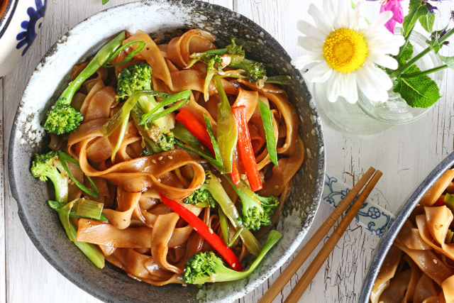 növényi Chow Fun (Chow Foon) könnyű recept | Foxy Folksy