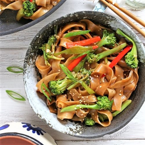 Vegetable Stir-Fry Chow Fun (Chow Foon)